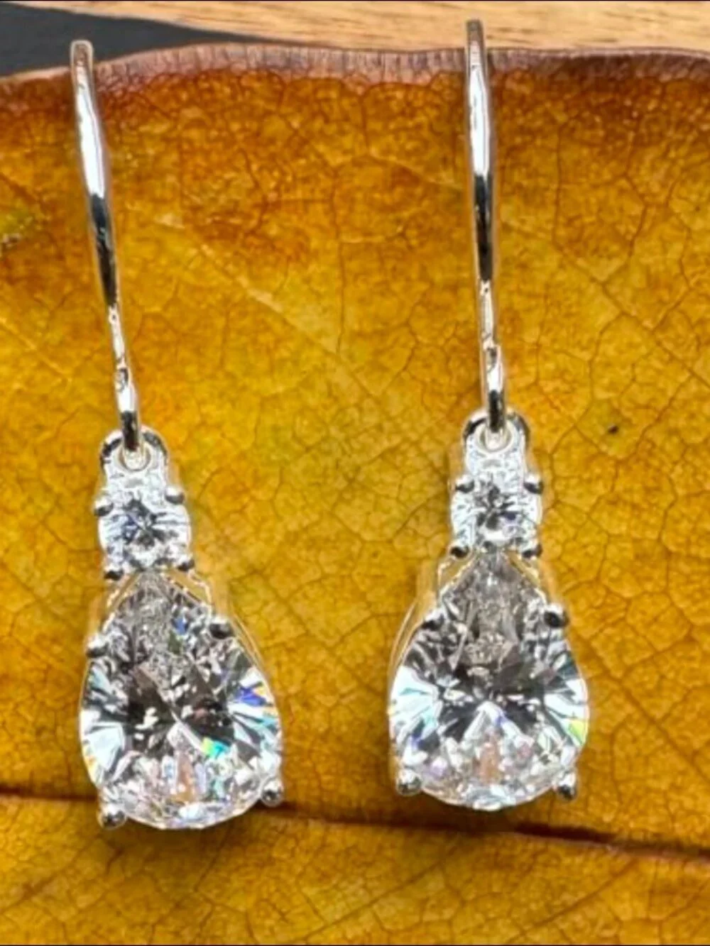 N/A teardrop dangle